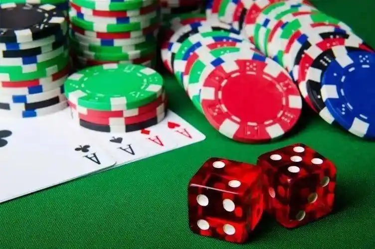 Responsible gaming message beside fruit slot sessions on 8999 app